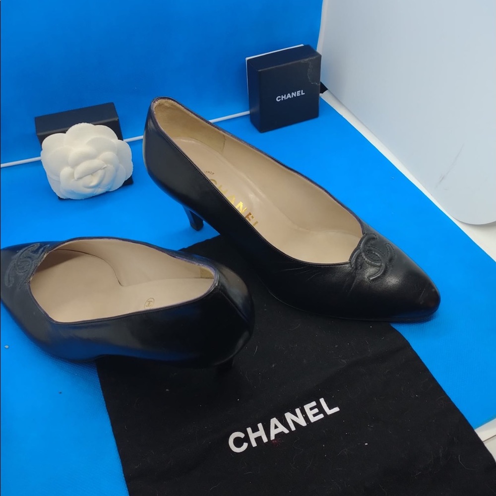Chanel Rare Vintage Leather CC Adornment Black Pumps Sz 36 - Picture 3 of 6